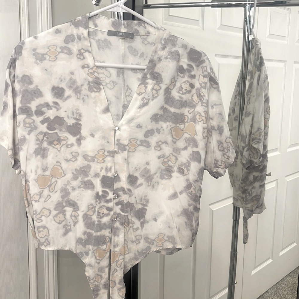 Tart, tie-front relaxed patterned tee. Size: XS. Color: white, gray, beige.
